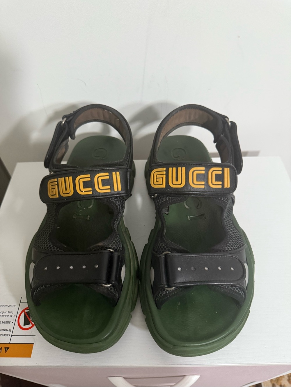 Gucci Kids Black Sandals with Green Footbed and Yellow Logo authentic